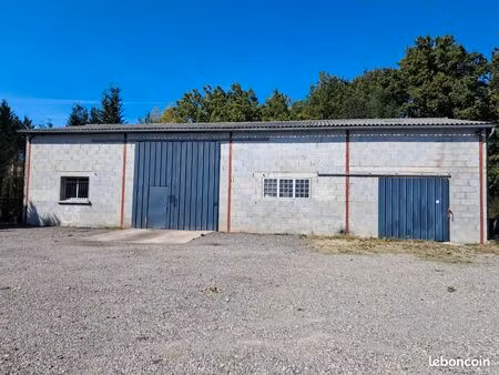 location entrepôt hangar bureau 200m2