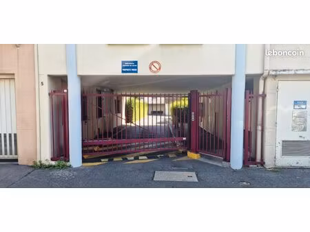 place de parking à louer 79/mois