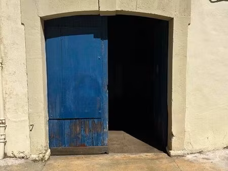 garage stockage avec option cave et cour intérieur proche centrer