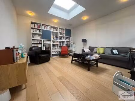lumineux penthouse 2 chbres + 2 terrasses! a visiter!!!