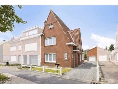 bâtiment mitoyen avec garage à rénover à kruibeke