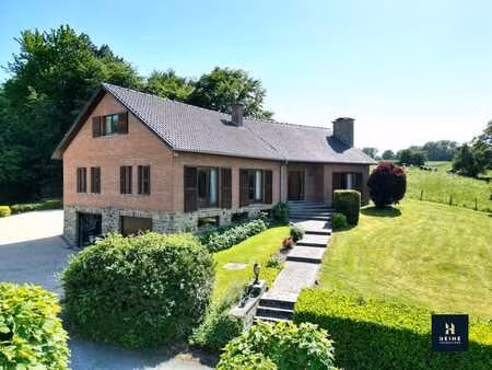 magnifique villa 4 façades avec jardin et garage