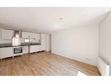 location appartement  79.1 m² t-4 à janville  755 €
