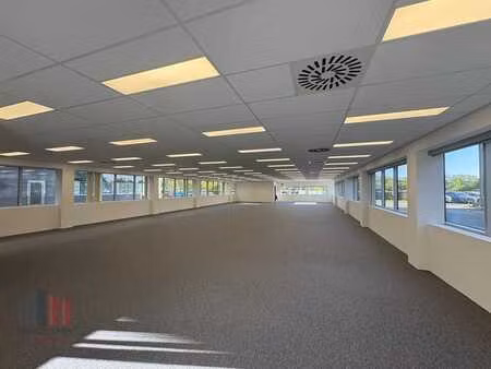 kwalitatieve kantoorruimte van 961 m² met uitstekende ber...