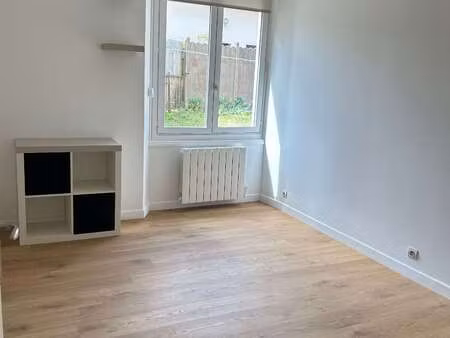 location bureaux et commerces à bruz (35170) : à louer / 31m² bruz