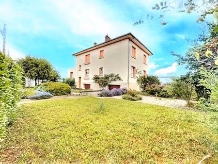 maison à vendre  divisée en deux grands appartements  sous/sol  garages et jardin