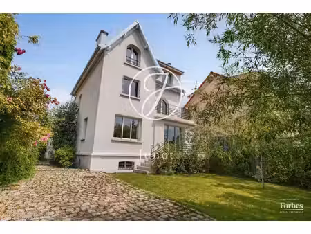 garches - centre ville - maison de 265 m² - 8 pièces - terrain de 367 m²