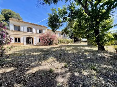 ensemble immobilier implanté sur 8627m2