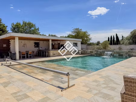 lucie - villa de standing avec piscine  jacuzzi  pool house
