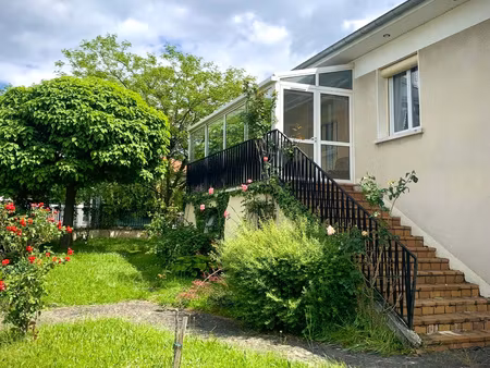 maison 230m2 avec véranda  ascenseur  garages  à 3 min du vi