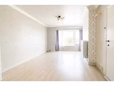 appartement lumineux avec 1 chambre et grande véranda
