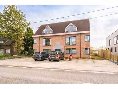 appartement au rez-de-chaussée avec 2 chambres et jardin à s