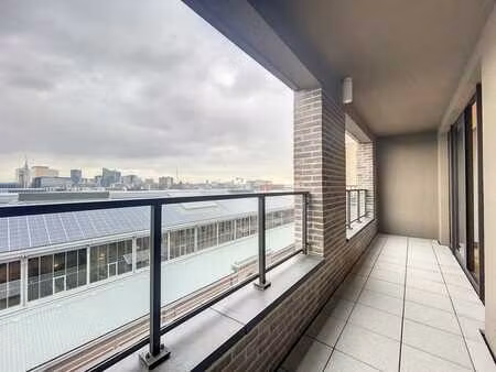 appartement d'une chambre avec une belle terrasse