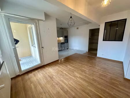 dieppe centre-ville - appartement f4 81 01 m² avec ascenseur et balcon