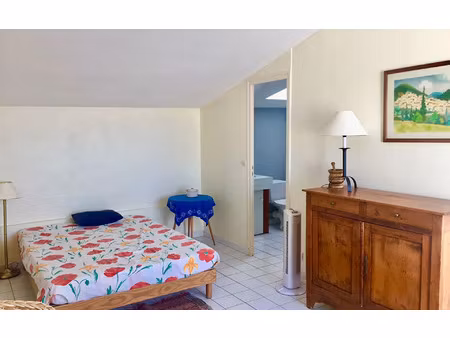 location appartement  m² t-1 à la rochelle  609 €