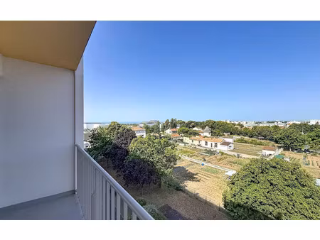 location appartement  m² t-2 à la rochelle  1 013 €