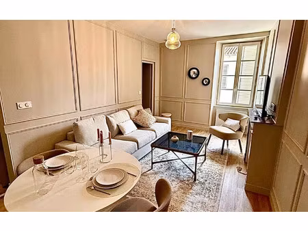 location appartement  m² t-2 à la rochelle  870 €