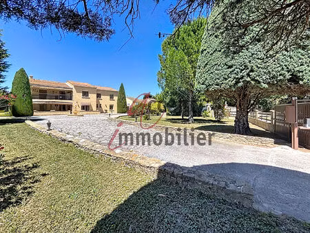 grande maison familiale de 280 m² avec piscine sur 3 000 m² de terrain