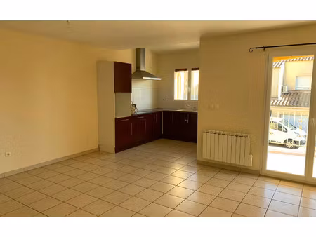 location maison  73.39 m² t-3 à générac  848 €