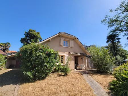 vente maison 6 pièces  192.00m²  pau