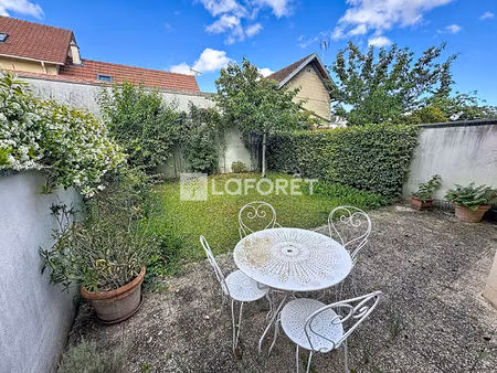 maison centre dans allée privée et sécurisée 6 pièce(s) 133 m2