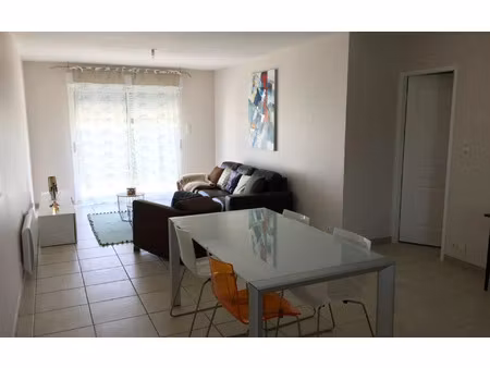 location maison  m² t-5 à saint-étienne-de-tulmont  900 €