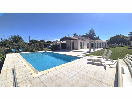 villa de plain-pied au calme absolu avec piscine  studio ind
