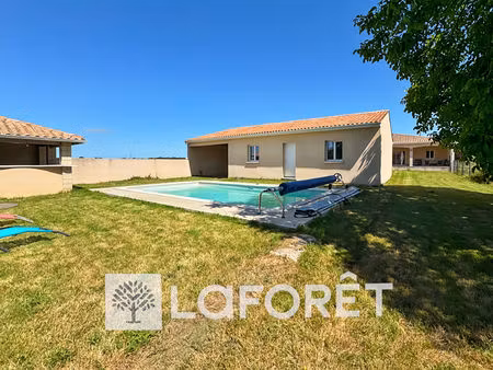 à vendre  jolie maison récente de plain-pied 4 pièce(s) 155 m2 avec un grand garage (aména