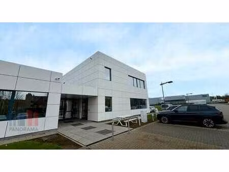 527 m² d’espace de bureau à proximité de l’e313