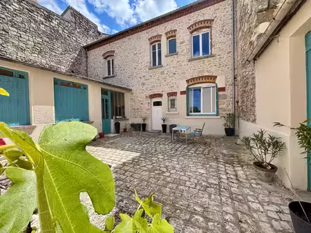 immeuble de rapport ou grande maison familliale en plein cœur de fismes !
