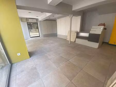 location bureaux et commerces à dinan (22100) : à louer / 33m² dinan