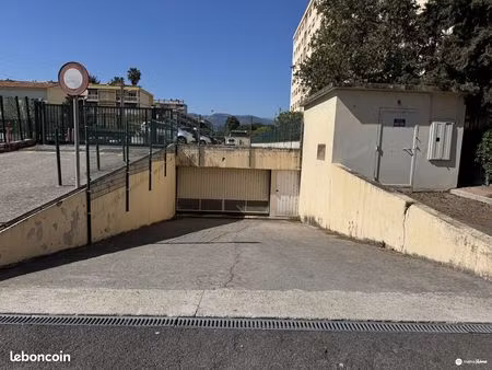 parking/box 14 m² saint-laurent-du-var