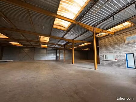 immeuble 7 pièces 1 400 m²