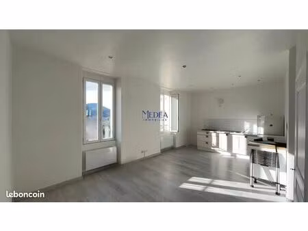 immeuble 12 pièces 233 m²
