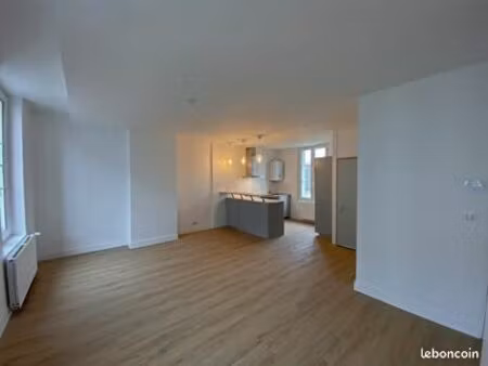 tours plein centre f3 de 60m2