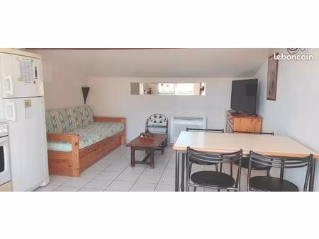 de particulier à particulier  un appartement meublé de plain pied entièrement équipé à 15 