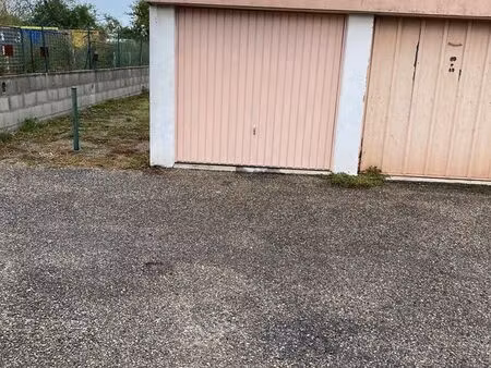 garage fermé à feyzin