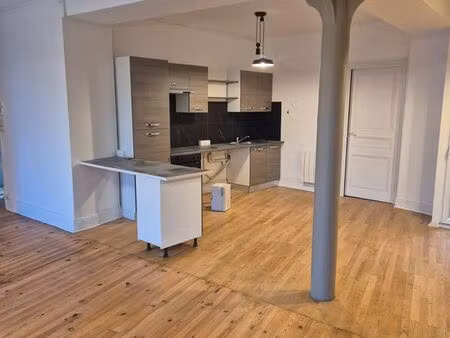 à louer – bel appartement t3 rénové avec vue dégagée