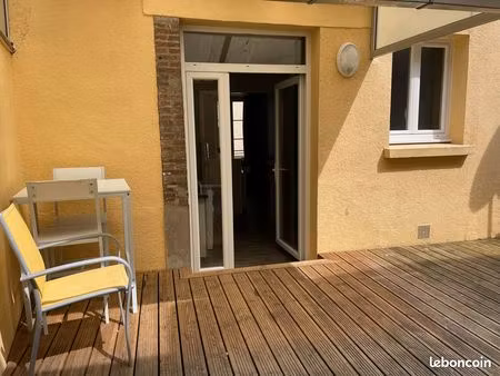 au soleil de sa terrasse