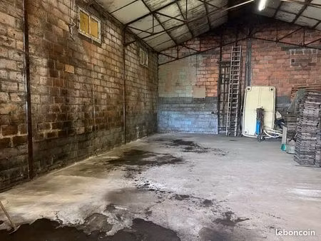 emplacement dans hangar
