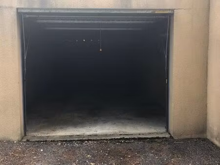 grand garage 30 m²