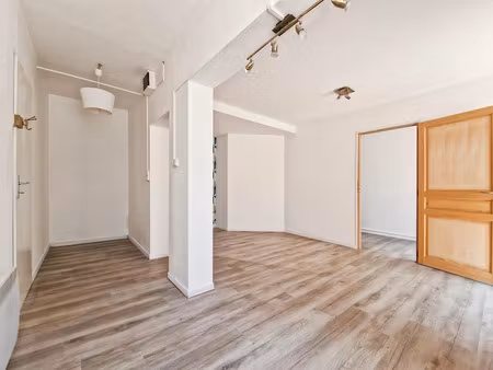 location locaux professionnels 1 pièce 32 m² à loudun (86200)  295 €
