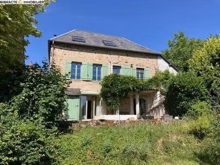 jolie maison de village dans le morvan  en bon état général.