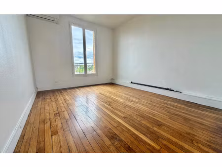 location appartement  m² t-2 à chelles  790 €