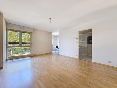 f4 de 84 m² avec 2 balcons  parking à montigny-lès-metz