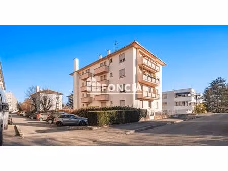 quartier sud  appartement de type f2 libre avec garage