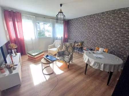 laval centre-ville – appartement 80 m² entièrement rénové avec balcon  parking et ascenseu