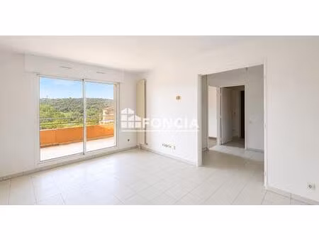 t2 au golf de vacquerolles avec terrasse et piscine dans residence de standing