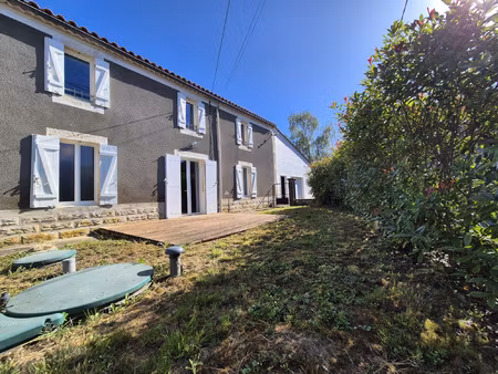 maison de pierre rénovée de 109 m2  3 chambres  grandes dépe