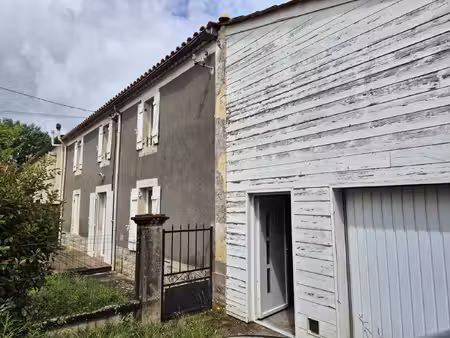 maison en pierre rénovée de 109 m2  3 chambres  grandes dépe